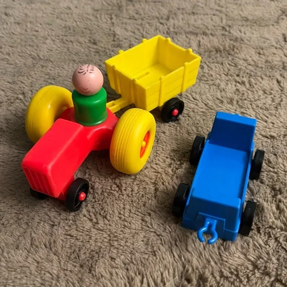 1970-1980 Fisher-Price Toy bundle (people, tractor, plane) - Picture 6 of 16